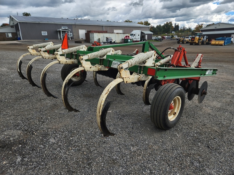 Soil Savers and Chisel Plows  Glencoe SS9 Soil Saver Photo