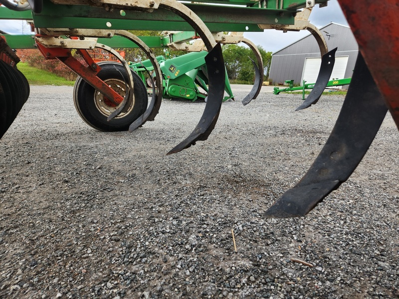 Soil Savers and Chisel Plows  Glencoe SS9 Soil Saver Photo