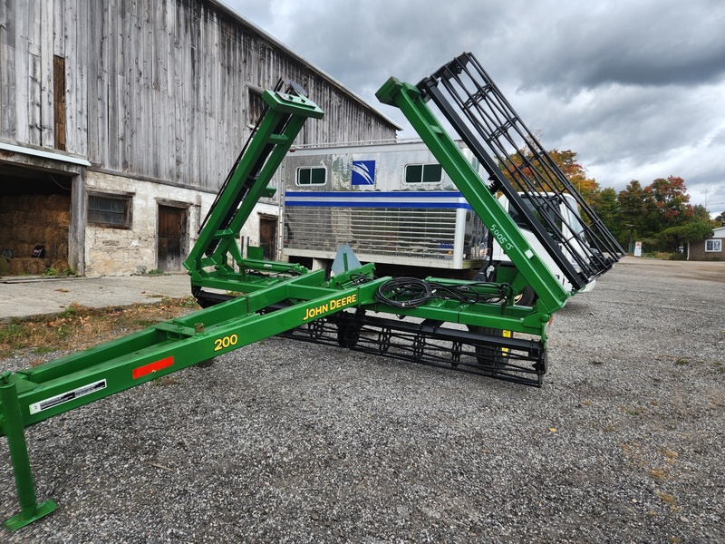 John Deere 200 Crumbler