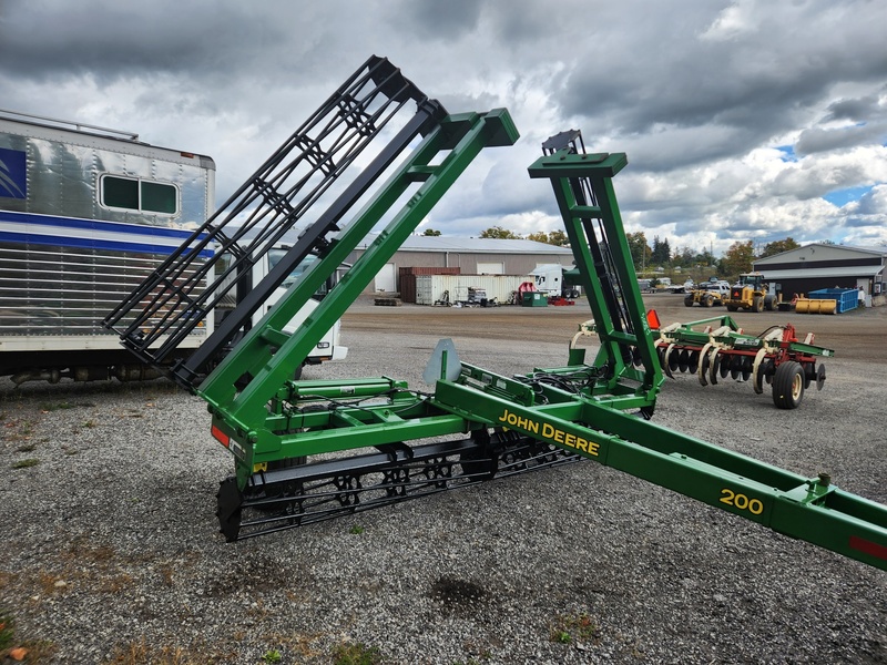 Tillage Equipment  John Deere 200 Crumbler Photo