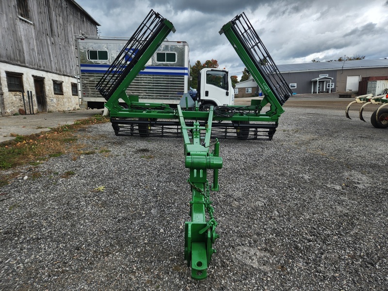 Tillage Equipment  John Deere 200 Crumbler Photo