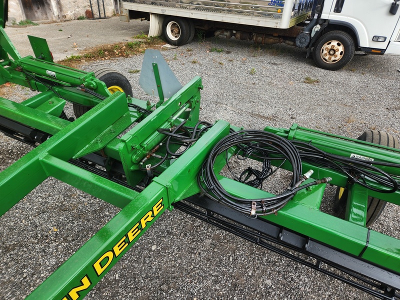 Tillage Equipment  John Deere 200 Crumbler Photo