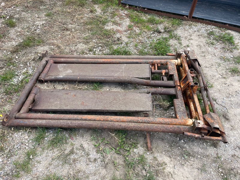 Miscellaneous  Cattle Head Gate Photo