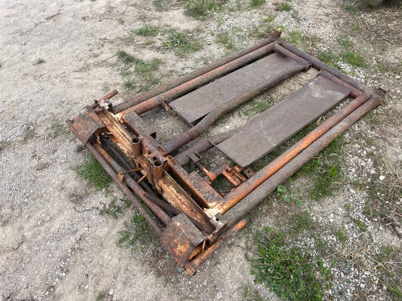 Miscellaneous  Cattle Head Gate Photo