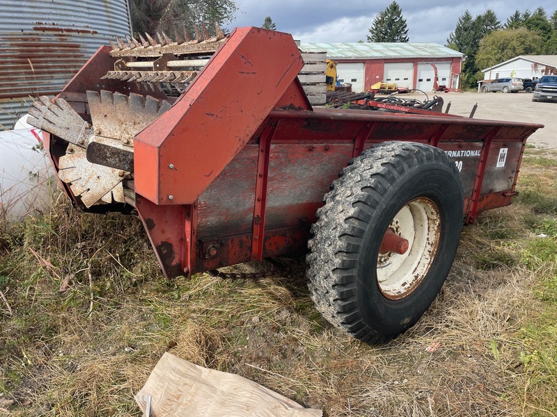 Manure Equipment  International Harvester 130 Double Beater Manure Spreader Photo