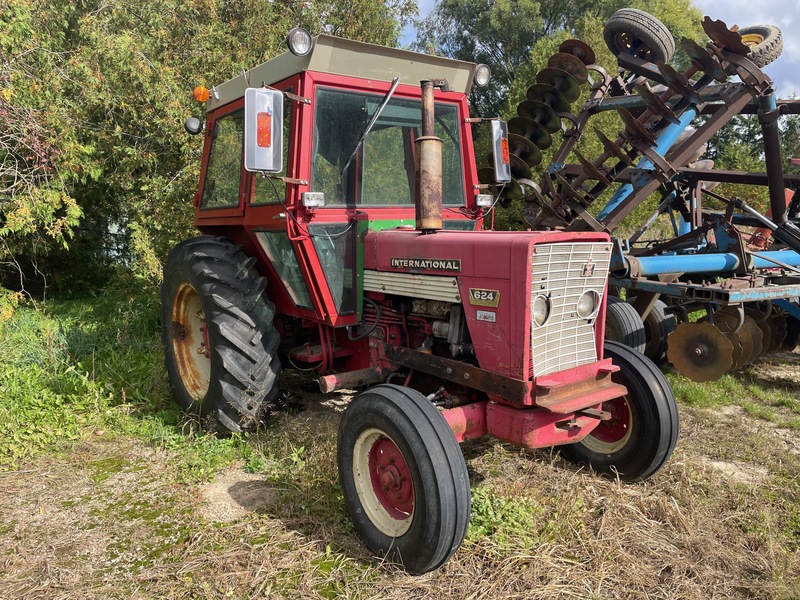 Tractors  International 624 Tractor cab - 3pth , PTO Photo