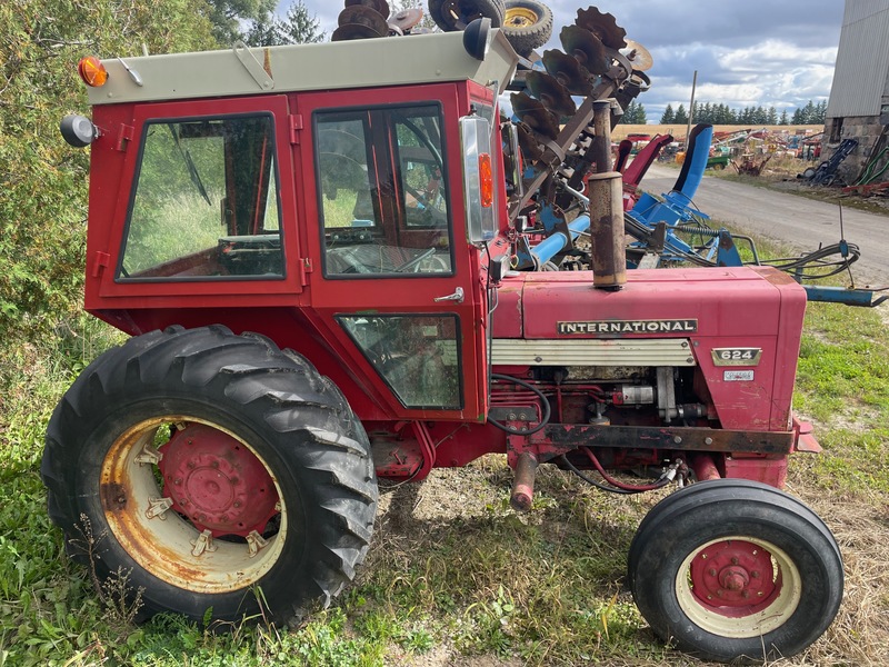 Tractors  International 624 Tractor cab - 3pth , PTO Photo