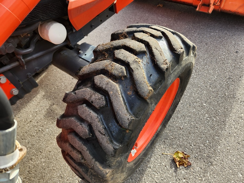 Tractors - Compact  Kubota L4060 HST Tractor  Photo