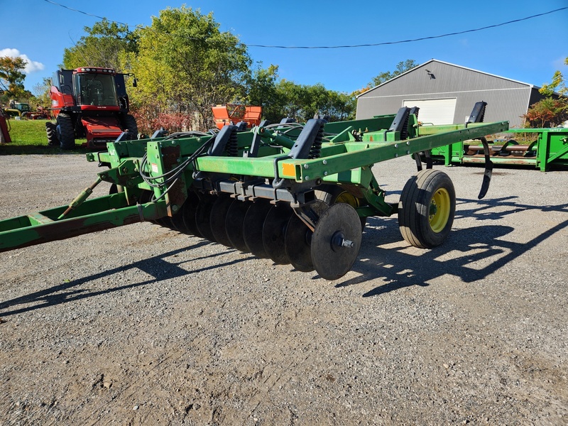 Soil Savers and Chisel Plows  John Deere 714 Soil Saver Photo