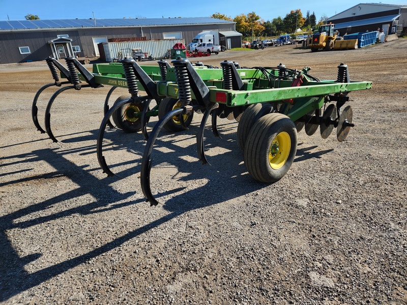 Soil Savers and Chisel Plows  John Deere 714 Soil Saver Photo