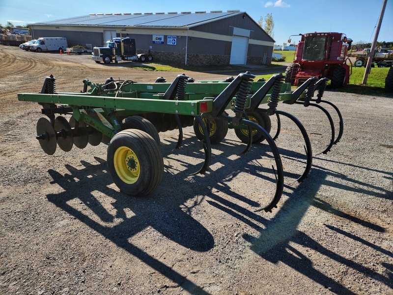 Soil Savers and Chisel Plows  John Deere 714 Soil Saver Photo