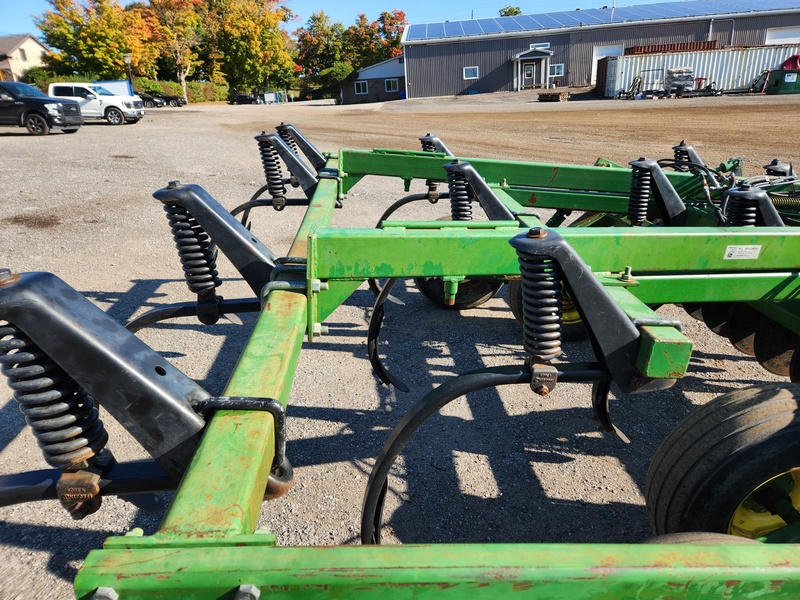 Soil Savers and Chisel Plows  John Deere 714 Soil Saver Photo