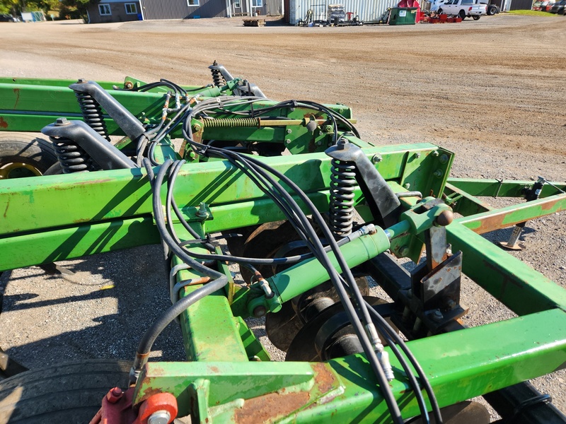 Soil Savers and Chisel Plows  John Deere 714 Soil Saver Photo