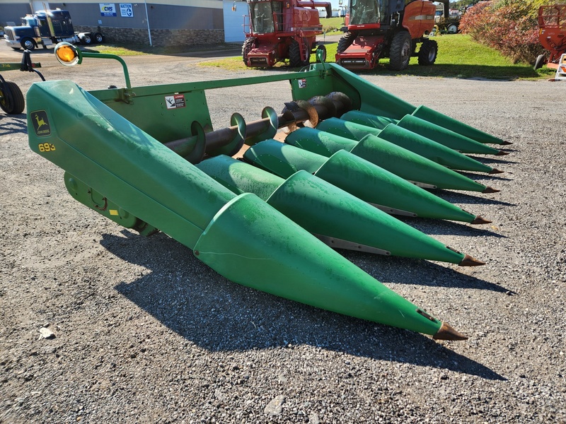 Combines & Harvesting Equipment  John Deere 693 Corn Head Photo