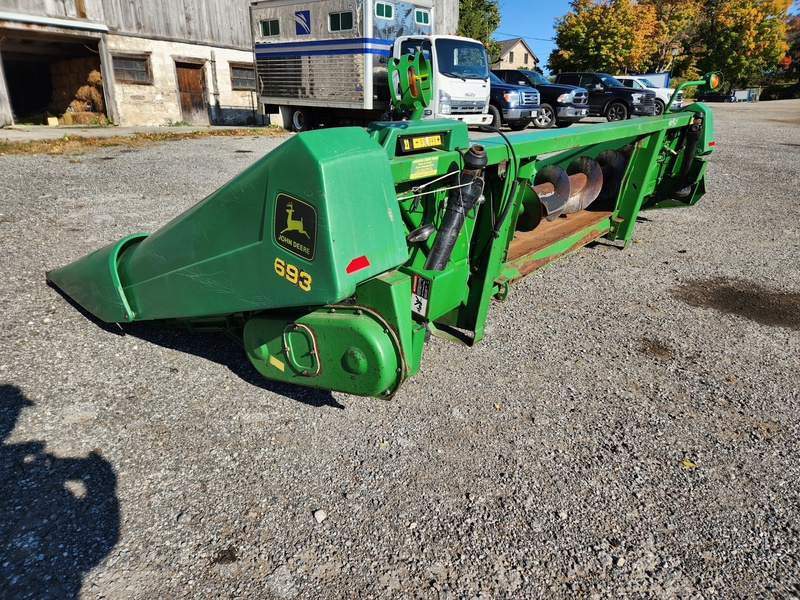 Combines & Harvesting Equipment  John Deere 693 Corn Head Photo