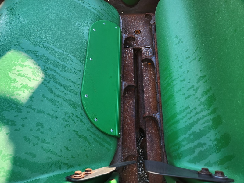 Combines & Harvesting Equipment  John Deere 693 Corn Head Photo