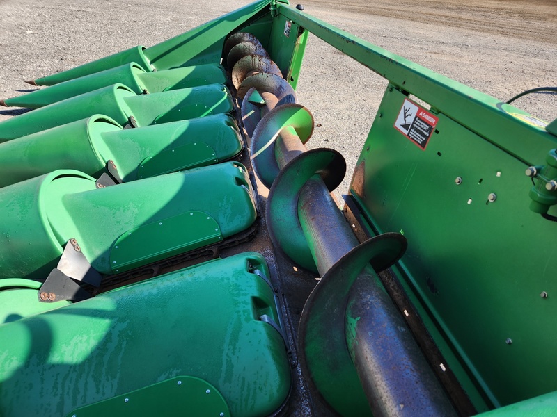 Combines & Harvesting Equipment  John Deere 693 Corn Head Photo