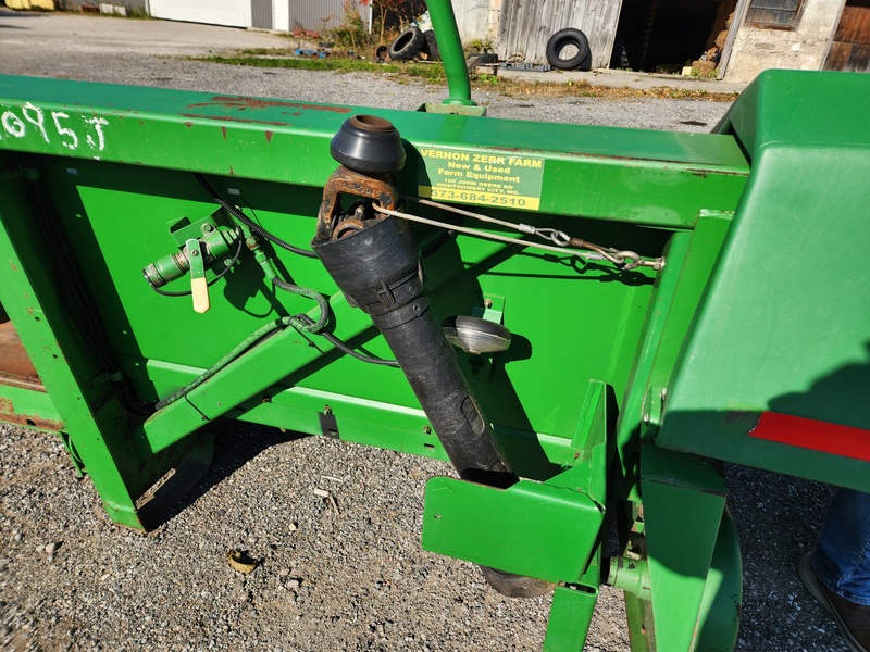 Combines & Harvesting Equipment  John Deere 693 Corn Head Photo