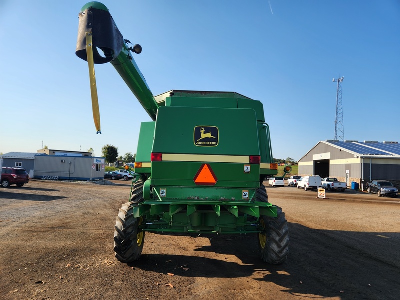 Combines & Harvesting Equipment  John Deere 9600 Combine  Photo