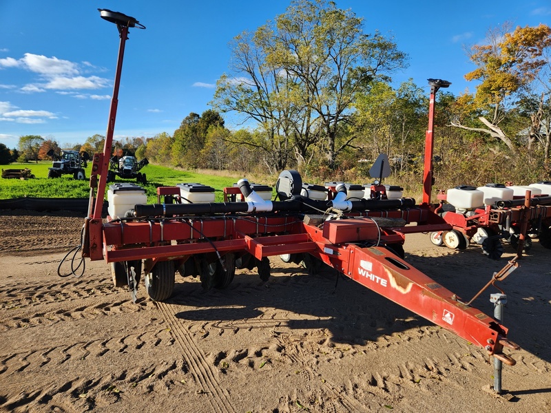 White 6100 Planter 