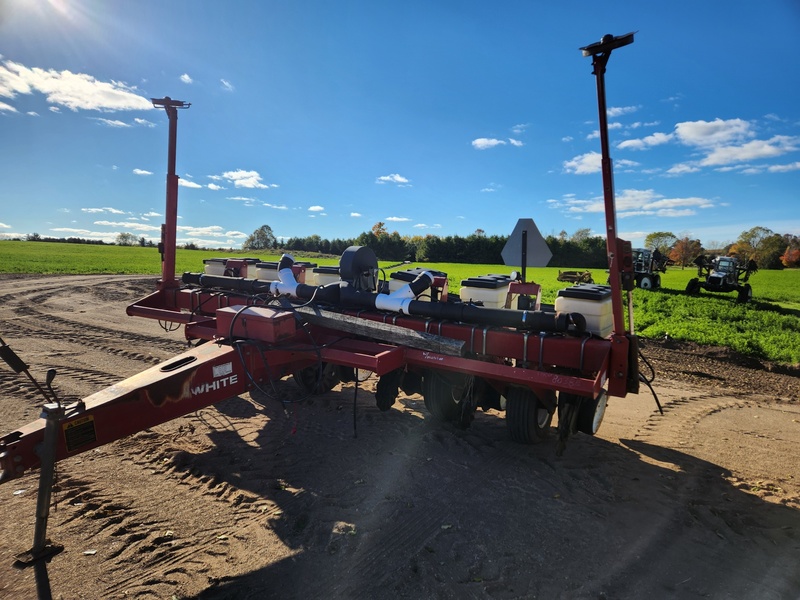 Planting Equipment  White 6100 Planter  Photo