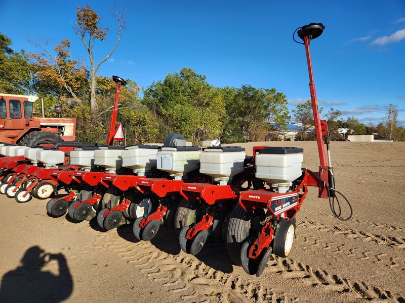 Planting Equipment  White 6100 Planter  Photo