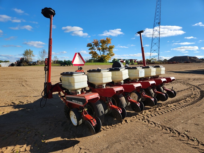 Planting Equipment  White 6100 Planter  Photo