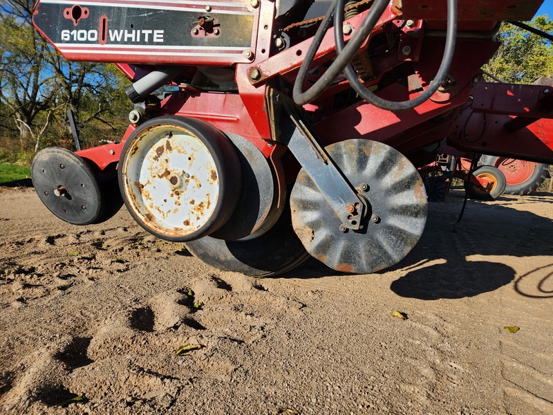 Planting Equipment  White 6100 Planter  Photo