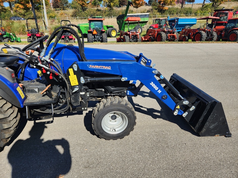 Tractors - Compact  Farmtrac 25H Tractor  Photo