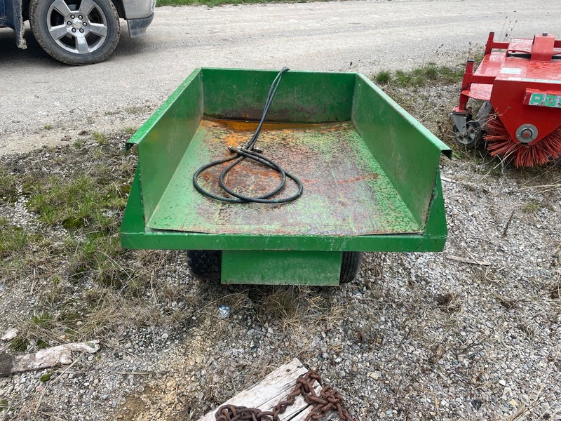 Wagons  John Deere Hydraulic Dump Wagon Photo