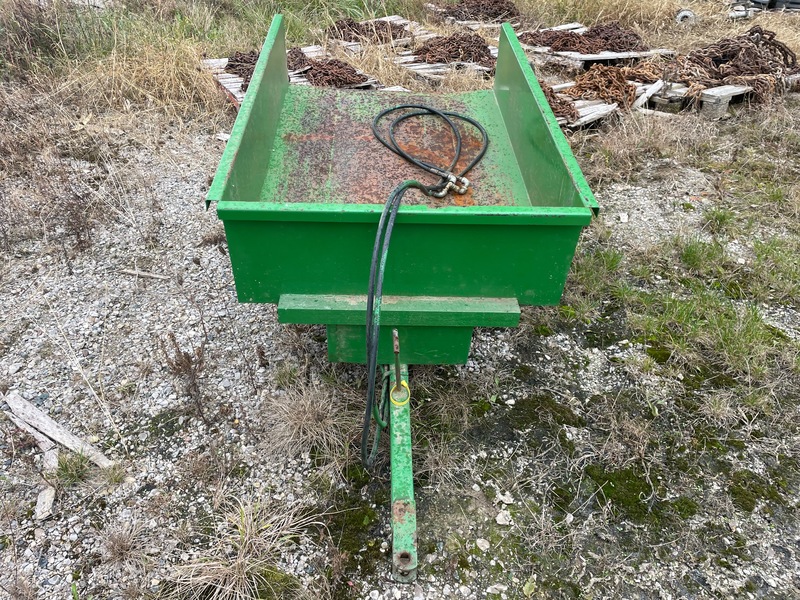 Wagons  John Deere Hydraulic Dump Wagon Photo