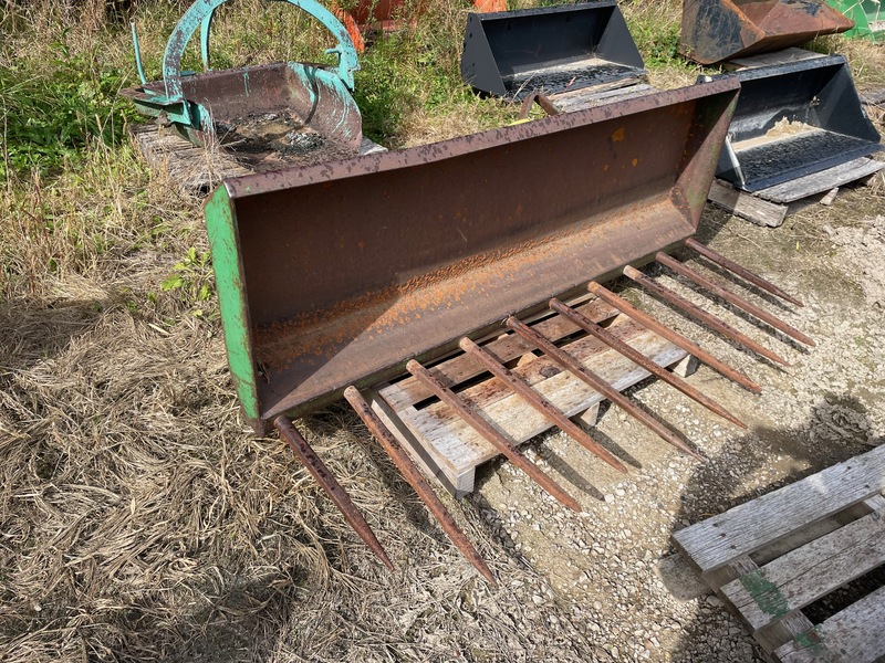 Attachments  John Deere Manure Fork - 6ft & Quick Attach Photo