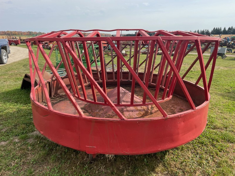 Hay/Forage/Livestock  Martins Round Bale Feeder with Floor Photo