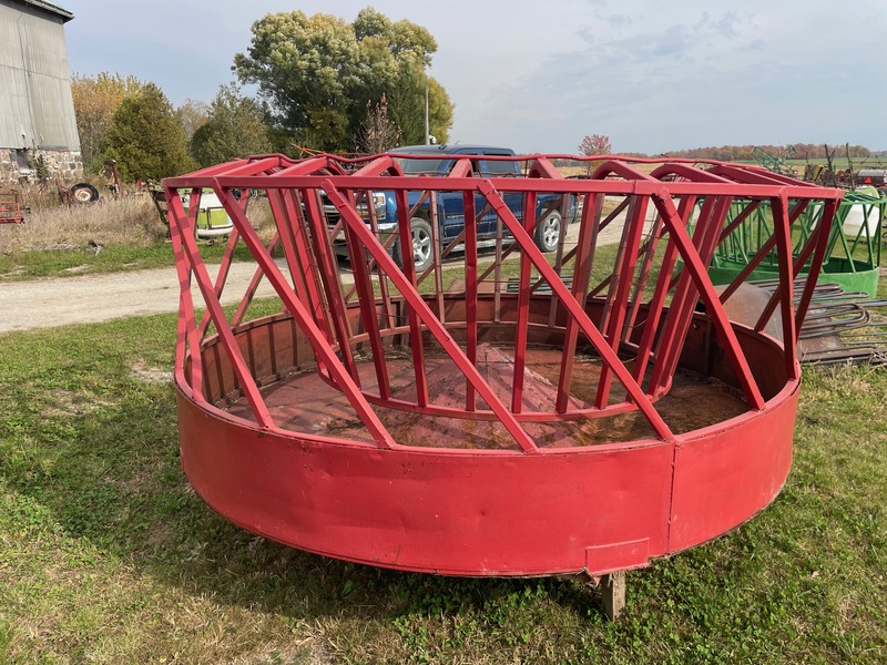 Hay/Forage/Livestock  Martins Round Bale Feeder with Floor Photo