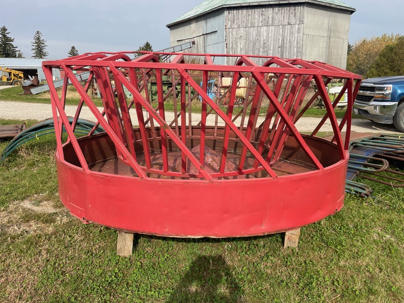 Hay/Forage/Livestock  Martins Round Bale Feeder with Floor Photo