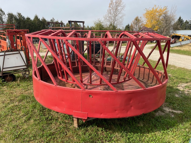 Hay/Forage/Livestock  Martins Round Bale Feeder with Floor Photo