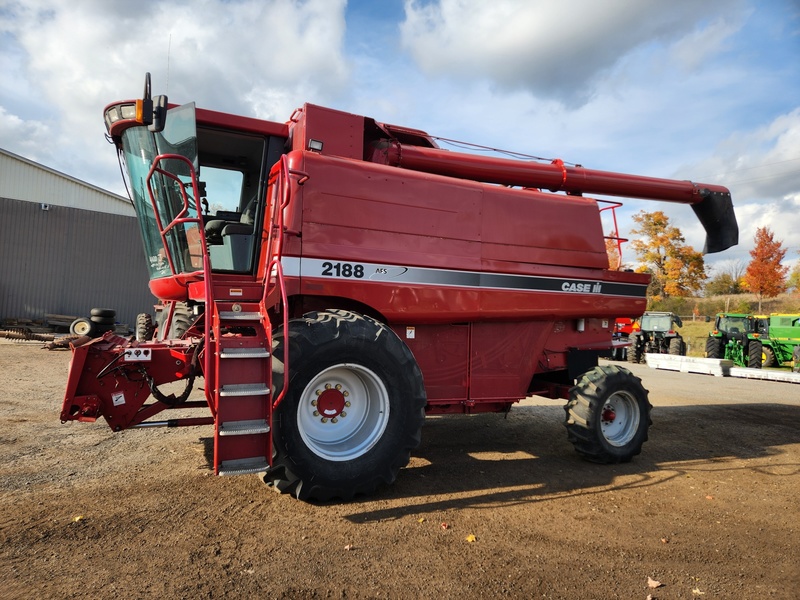 Combines & Harvesting Equipment  Case IH 2188 Combine   Photo