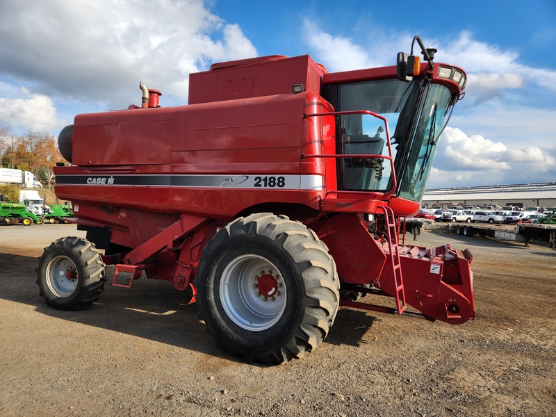 Combines & Harvesting Equipment  Case IH 2188 Combine   Photo