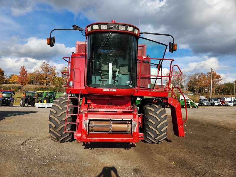 Combines & Harvesting Equipment  Case IH 2188 Combine   Photo