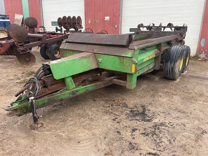 John Deere 780 Hydra Push Manure Spreader - Double Beater + End Gate