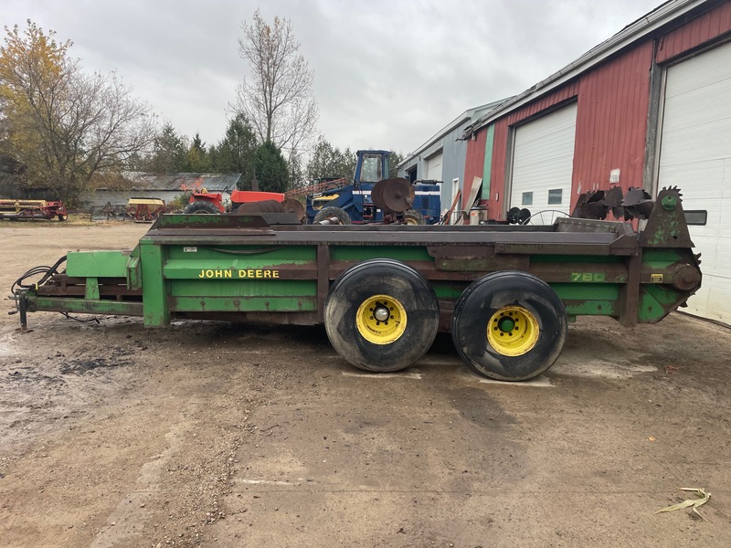 Manure Equipment  John Deere 780 Hydra Push Manure Spreader - Double Beater + End Gate Photo