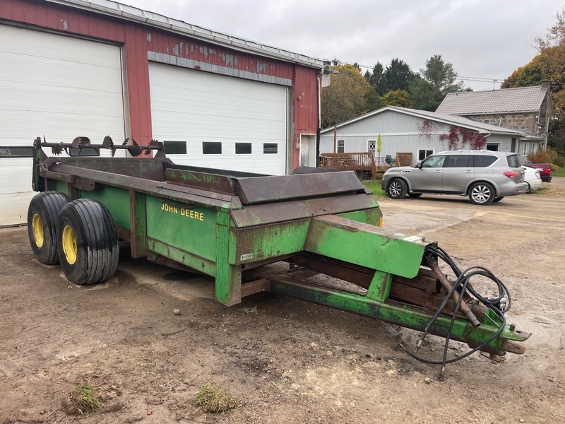 Manure Equipment  John Deere 780 Hydra Push Manure Spreader - Double Beater + End Gate Photo