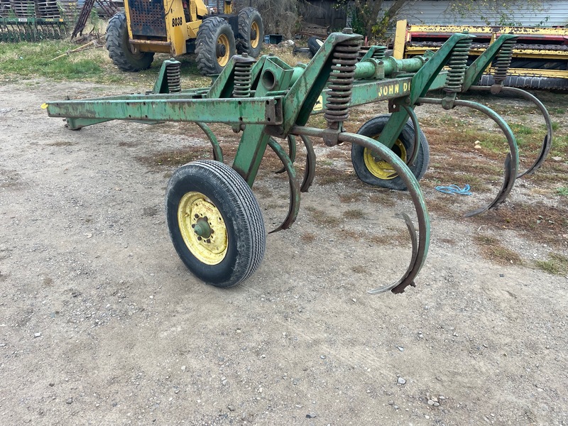 Tillage - Plows  John Deere 1600 Chisel Plow | 8 Tooth | Spring Reset Photo