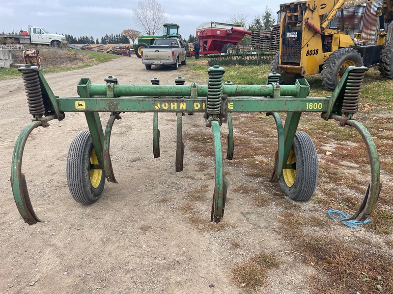 Tillage - Plows  John Deere 1600 Chisel Plow | 8 Tooth | Spring Reset Photo