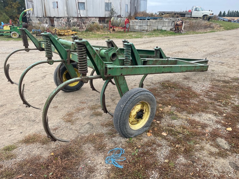 Tillage - Plows  John Deere 1600 Chisel Plow | 8 Tooth | Spring Reset Photo