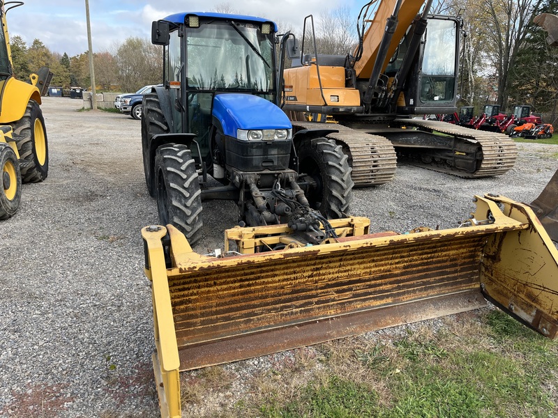 New Holland TN75D Tractor w/HLA 8-13 Snow Wing