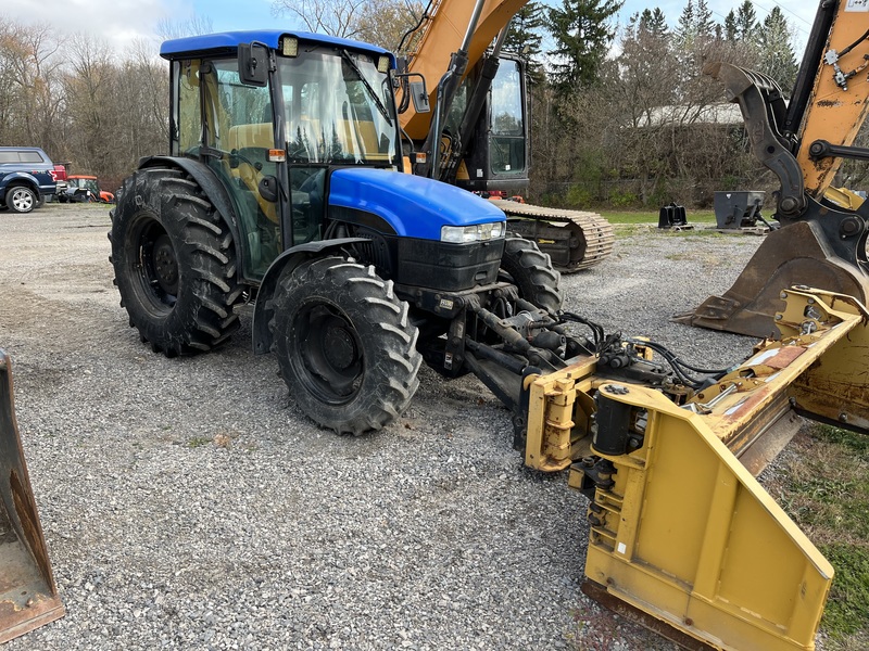 New Holland TN75D Tractor w/HLA 8-13 Snow Wing