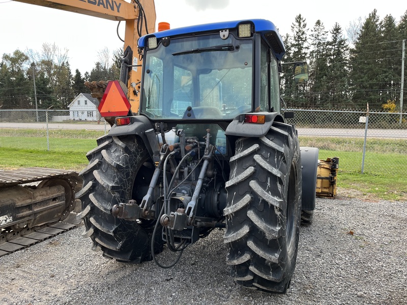 New Holland TN75D Tractor w/HLA 8-13 Snow Wing