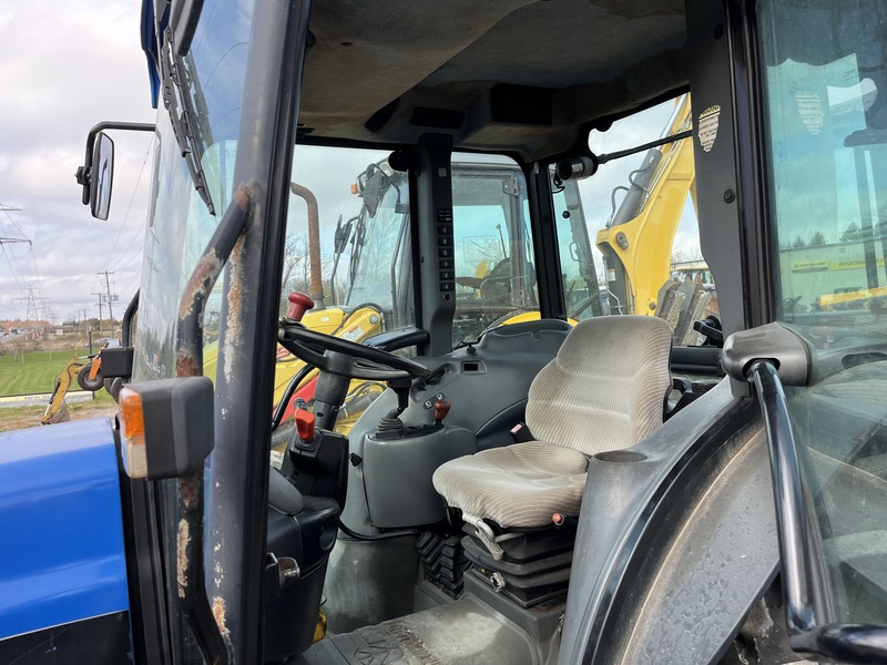 New Holland TN75D Tractor w/HLA 8-13 Snow Wing