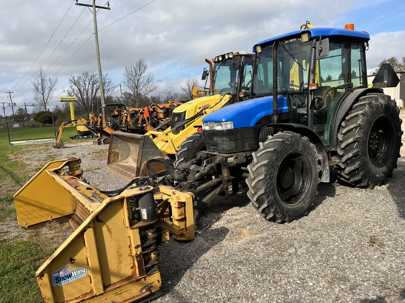 New Holland TN75D Tractor w/HLA 8-13 Snow Wing